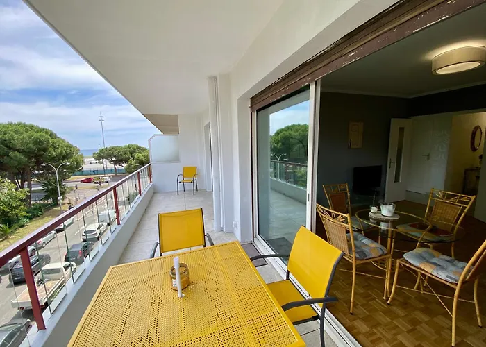 West Pretty One Bedroom 尼斯