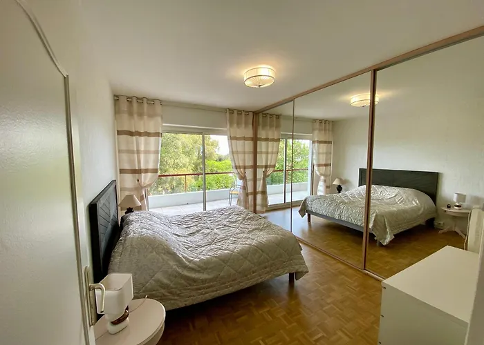 West Pretty One Bedroom Апартаменты