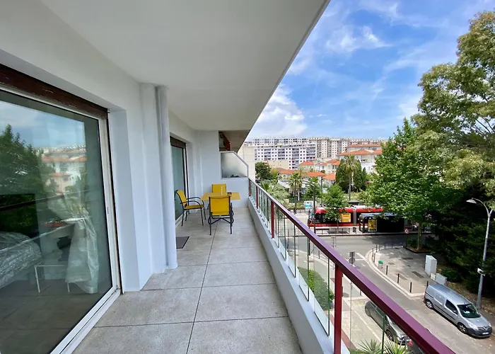 West Pretty One Bedroom * Nice